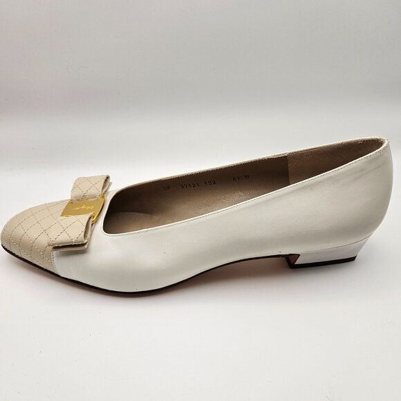 Salvatore Ferragamo Quilted Vara Low Heel Pumps - Picture 3 of 13